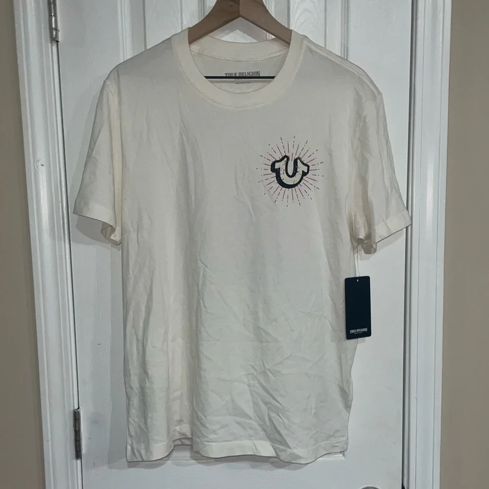 True Religion SHINING CREST TEE Winter White Short Sleeve Size Small NWT